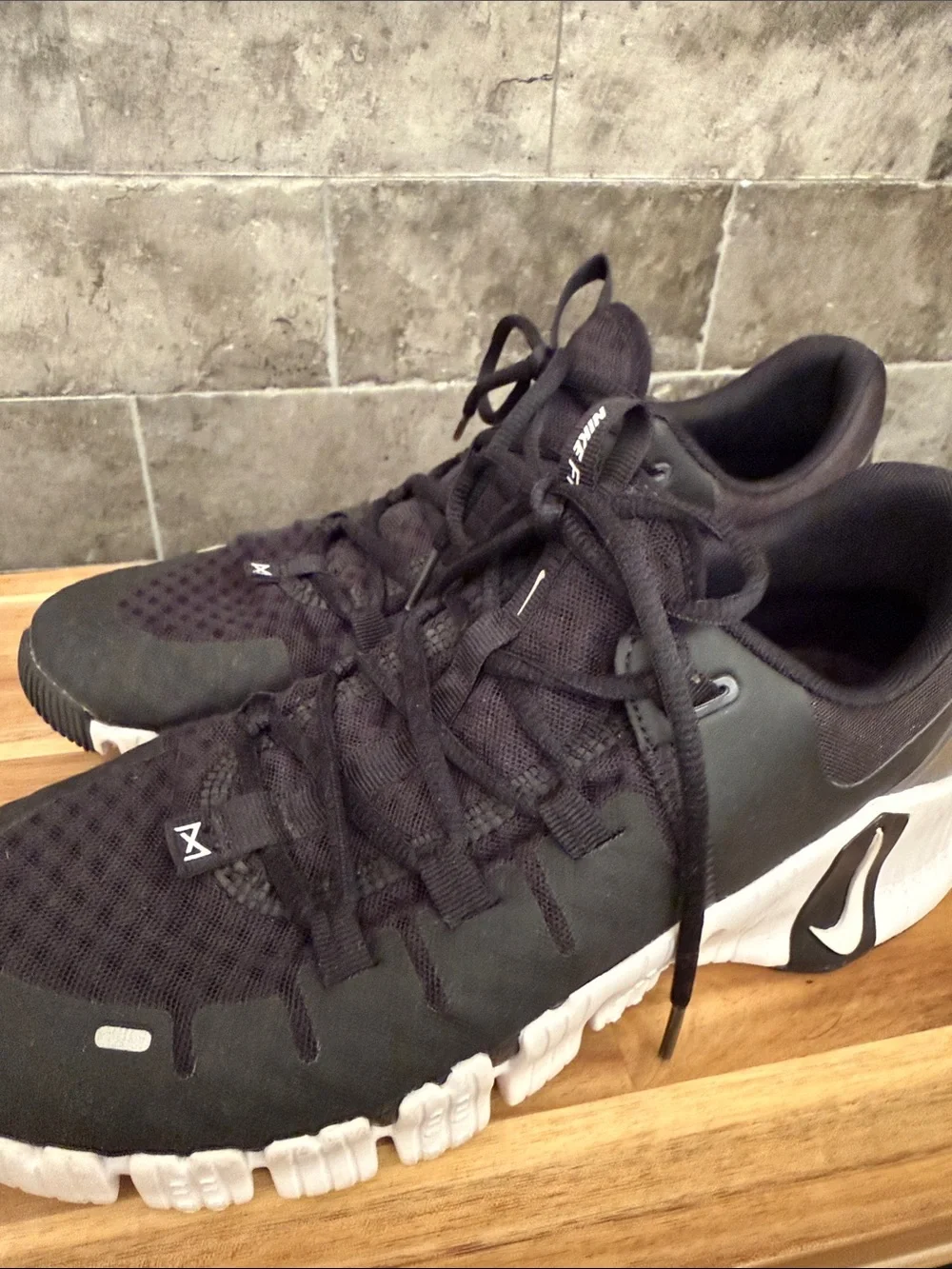 Nike Free Metcon 5 Black and White Men's Athletic Training Shoes size 10